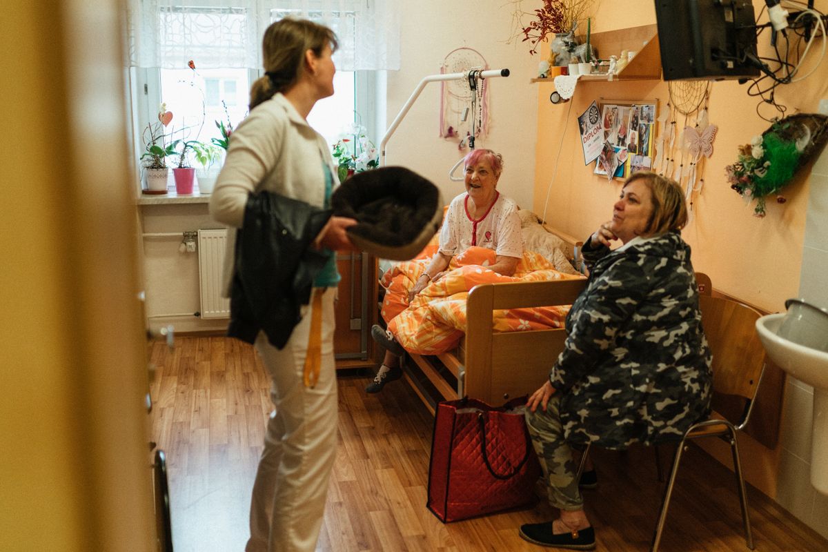 Caregiver talking with elderly women in a care home